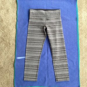Lululemon Coal Strata Stripe CSS Wunder Under Crop Grey White Butt Lift RARE Sz2